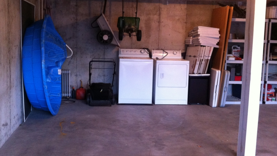 garage with washer and dryer